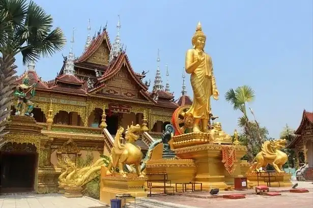 Voyages en Asie, temples et villes emblématiques