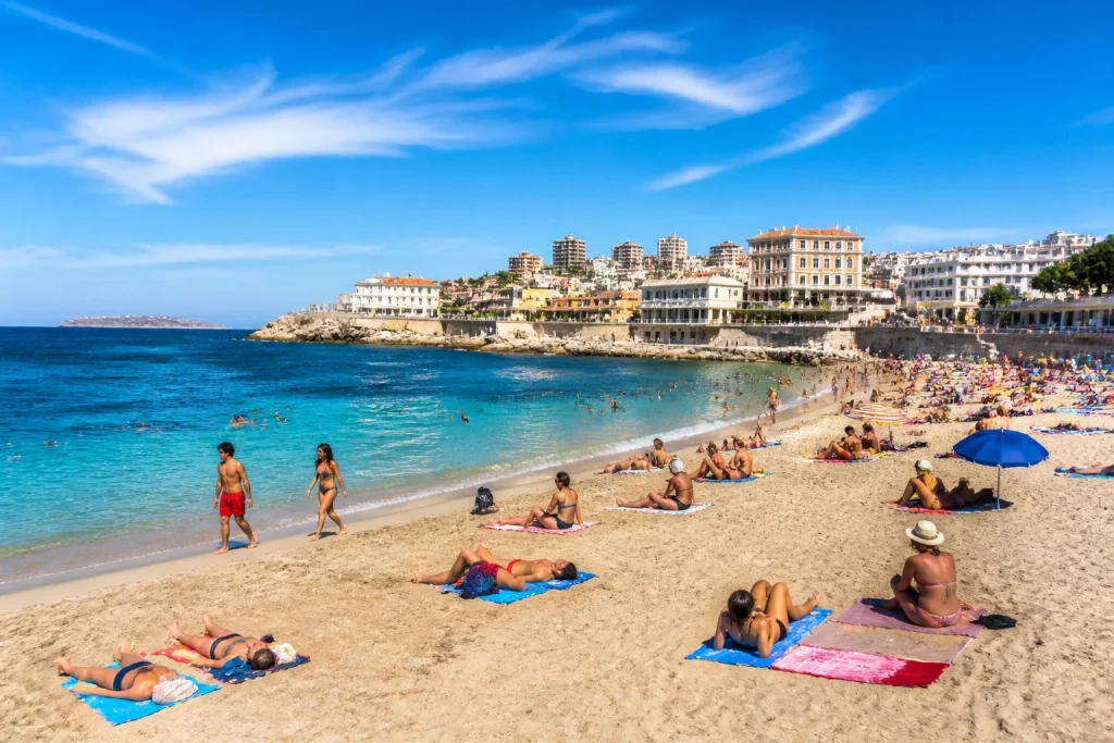 La plage des Catalans : ton spot idéal à Marseille
